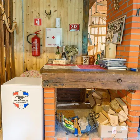 Koca V Gozdu, Forest House Near Apartment Bled