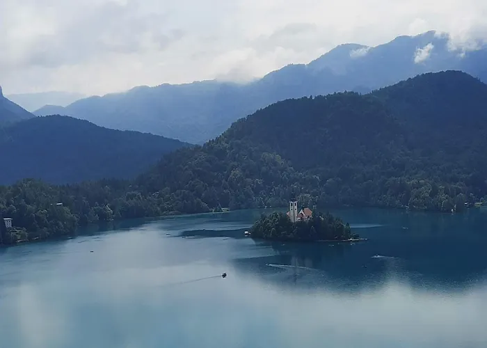 Koca V Gozdu, Forest House Near Μπλεντ