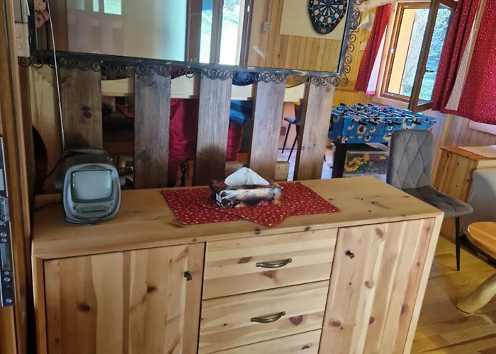 Koca V Gozdu, Forest House Near * Μπλεντ